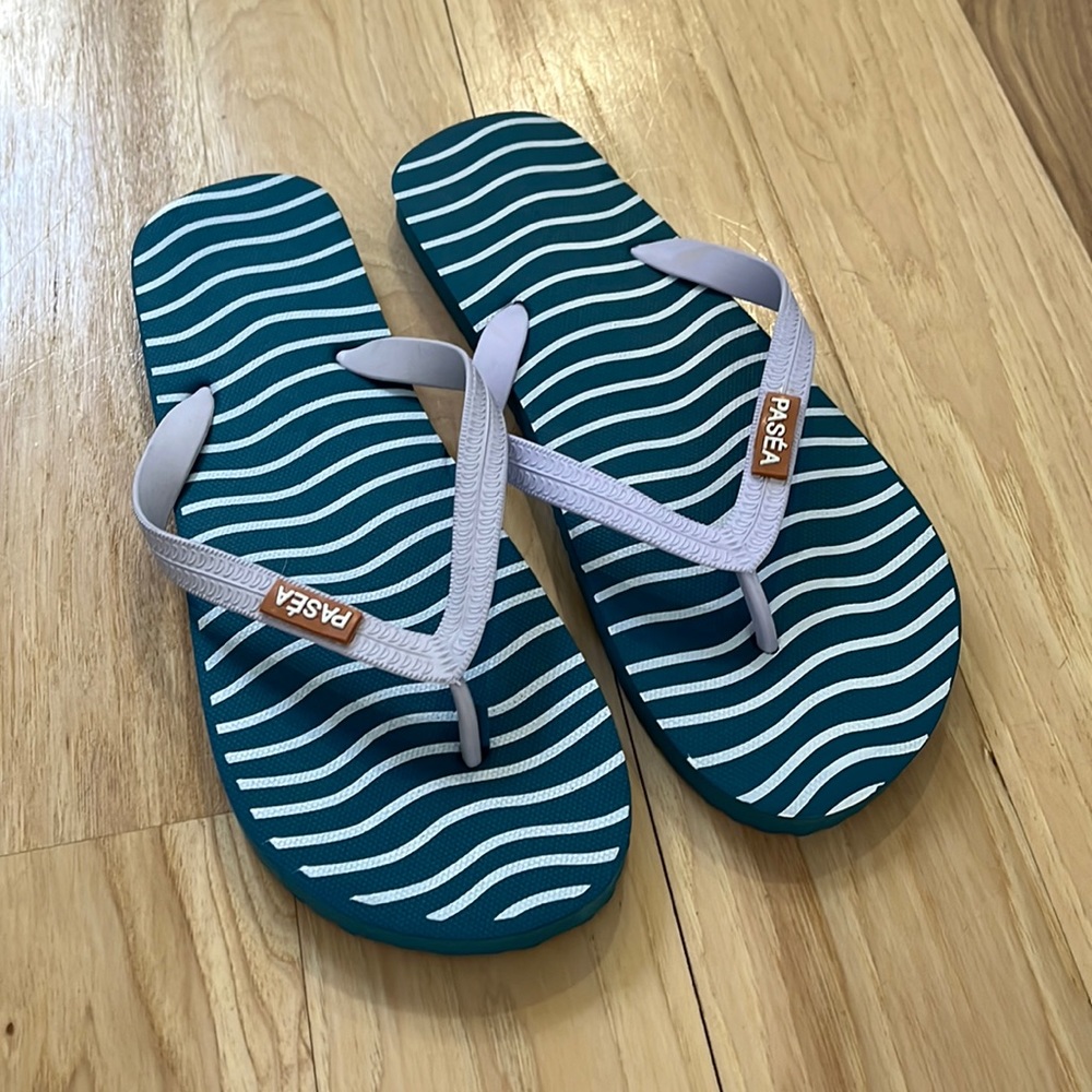 PASEA SPA FLIP FLOPS - BRAND NEW
